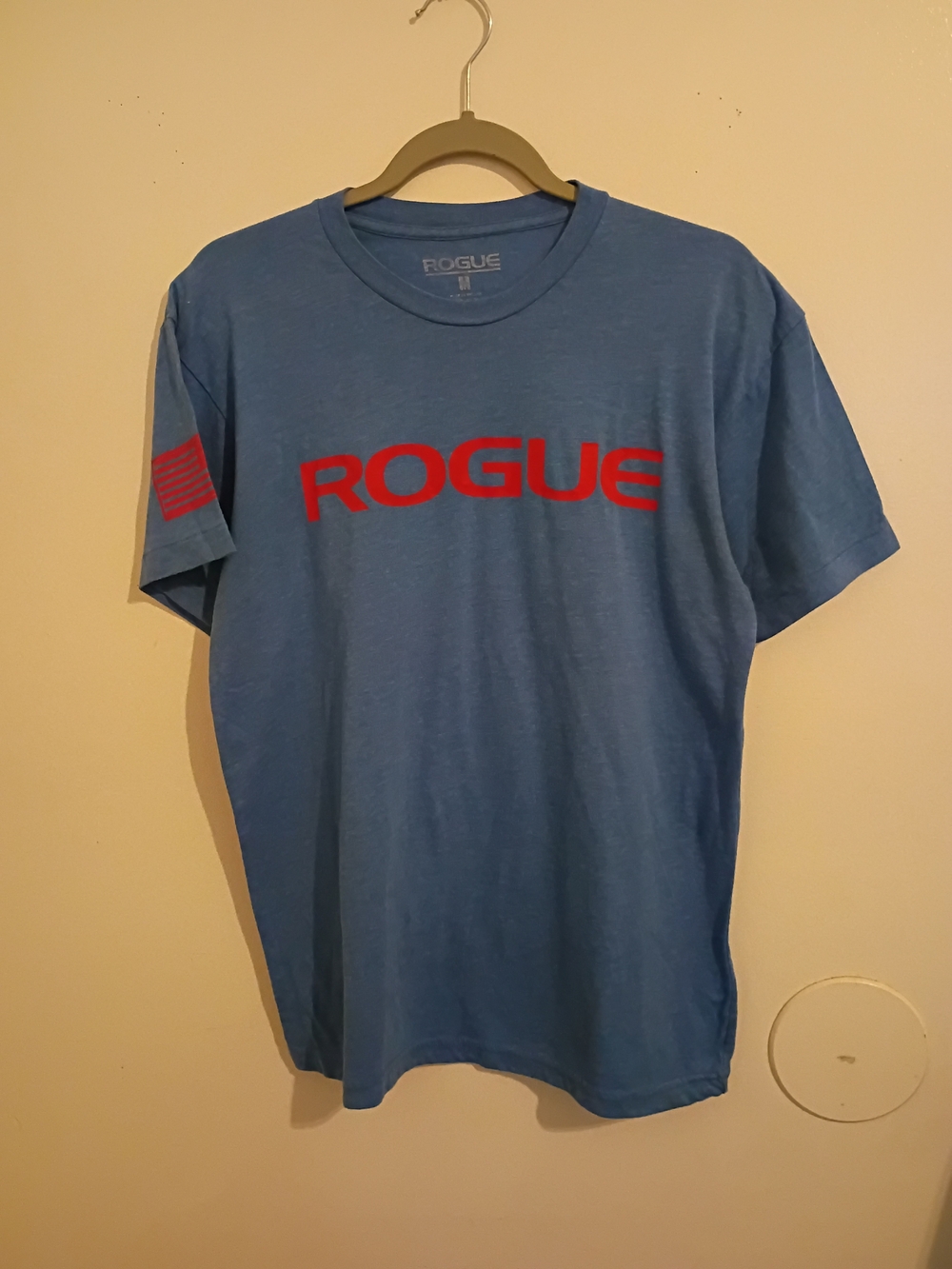 Rogue Men's Light Blue Tee with Red Logo Sz M